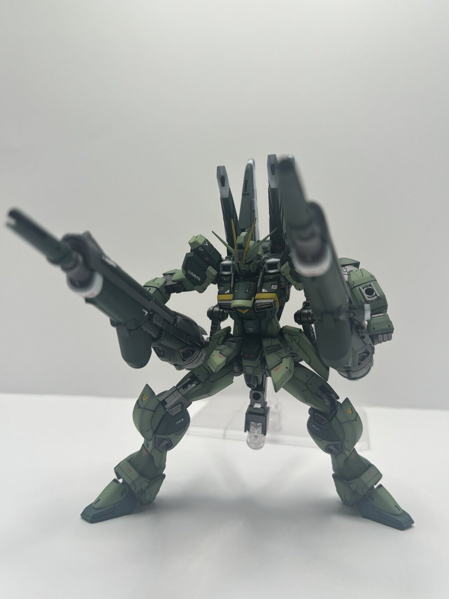 Big Bang 金属製オリーブグリーン砲台 キットについてですが、腕のロール軸が大砲を構えやすくて素晴らしい