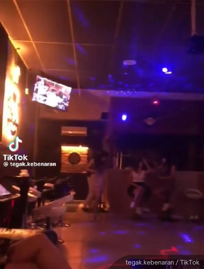 NewsBFM's tweet image. The Malaysian Armed Forces have been ordered to conduct an internal investigation into allegations of immoral activities in military camps.

The claims include unauthorised entry by civilians for entertainment, with viral videos showing an “entertainment culture” among officers.…