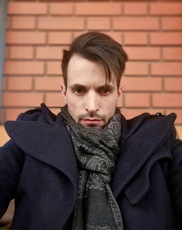 Даниил Кринари
Художник. Активист. Политзэк
Вел антивоенный telegram-канал на 180 подписчиков. Обвинили в организации акций по срыву мобилизации.Приговор: 5 лет за «тайное сотрудничество с иностранным государством»

Сбор на новогодние посылки для Даниила и других пзк в 1ом реплае