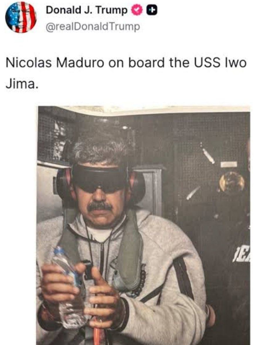 MADURO:
Halkı açlığa ve korkuya mahkûm etti. Muhalifleri hapise attı, gazetecileri susturdu, televizyonları kapattı. Halk protesto hakkını kullanınca hapse attı, seçimlere hile karıştırdı.
Tam bir diktatördü. 
Ancak, ona yapılan  eşkıyalıktır.
Allah kimseyi bu duruma düşürmesin.