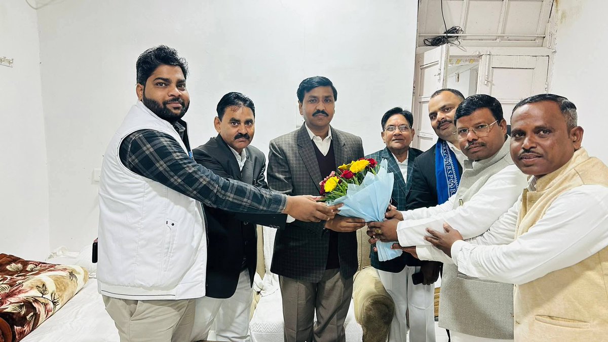 #भोपाल_मध्यप्रदेश
प्रदेश स्तरीय मासिक बैठक सम्पन्न हुई।
मान.#बहन जी के जन्मदिन पर जनकल्याणकारी दिवस के रूप में मध्यप्रदेश में जोन स्तरीय चार कार्यक्रम होंगे।
1.मुरैना
2.मैहर
3.जबलपुर
4.भोपाल
मान.#सांसद जी ने बहनजी द्वारा दिये गए दिशा निर्देशों को बताया।
आर्थिक सहयोग की अपील की!🙏