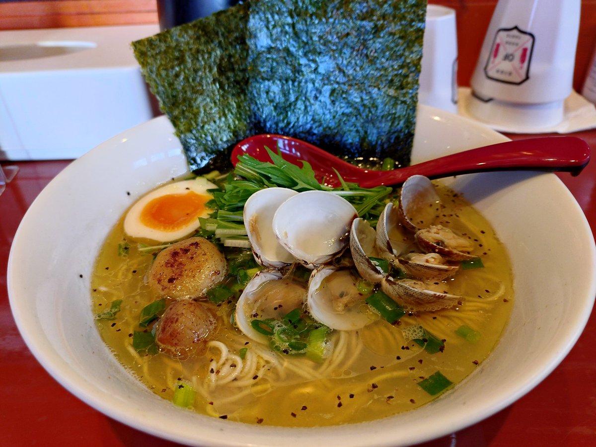 4SDYybNZFL14040's tweet image. 気まぐれラーメン日記🍜

『南相馬へうげもの埼玉入間店』

すごい貝＆貝めし🍜

ポタージュを思わせる程のすごい貝の出汁😲貝めしも貝の旨味が染み込んでる。半分そのままで食べ残りはラーメンのスープをかけ茶漬け風に完食😋