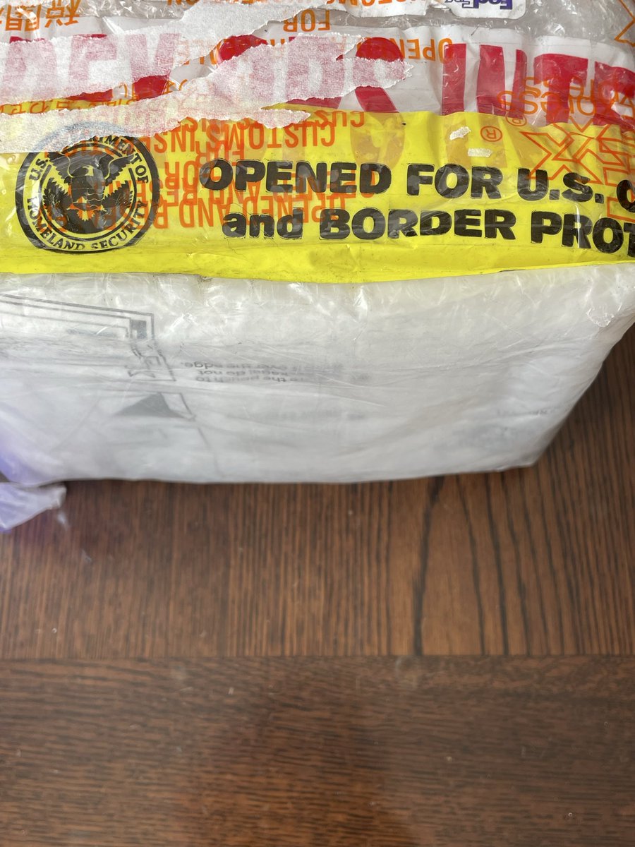 RYUKOyoshimizu's tweet image. メキシコ版龍子が届いた。
アメリカ税関で開封済み。
内容読んだのかな？

出来は素晴らしい！
¡muchas gracias!

龍子の南米進出は
コロンビア、ブラジル、
アルゼンチンでも出版されてます。

コロンビア版はまだ届かない…