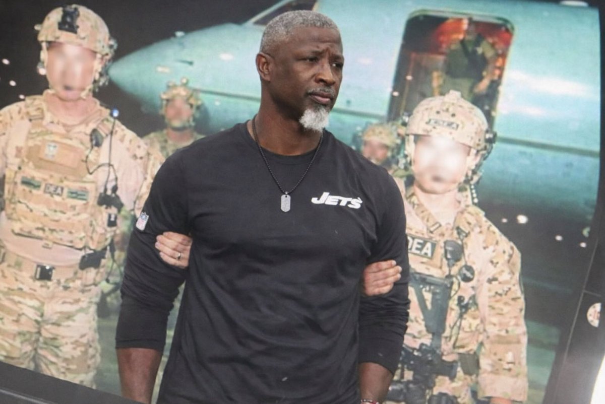 JetLifeStadium's tweet image. Aaron Glenn tonight if Woody had more than one testicle #newyorkjets #aaronglenn #nfl #tankathon