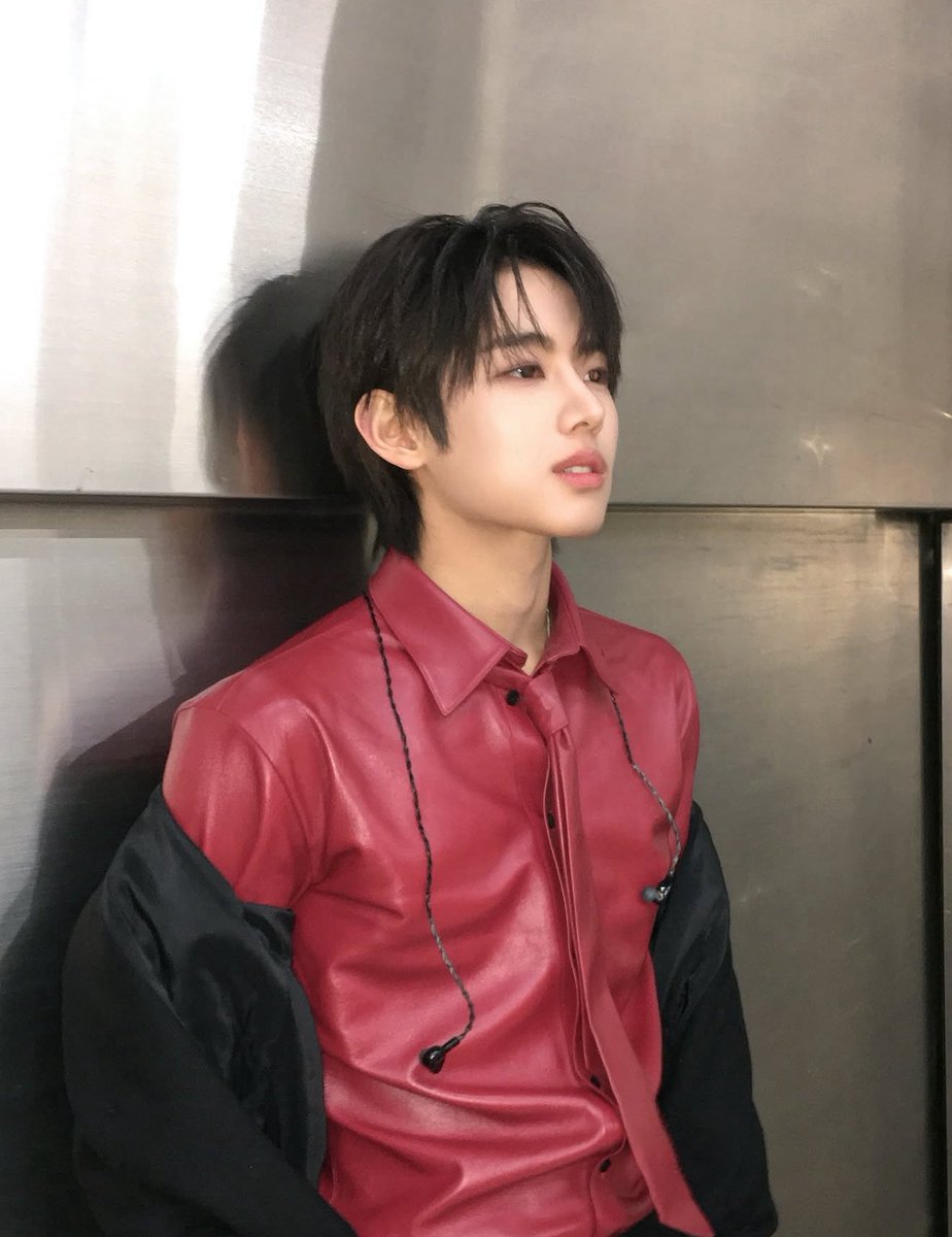 myongkeofujo's tweet photo. 🚨 Jang Yonghoon surprises fans by sharing a screenshot of his screen time on Tiktok. https://t.co/GYLfhyNVyT