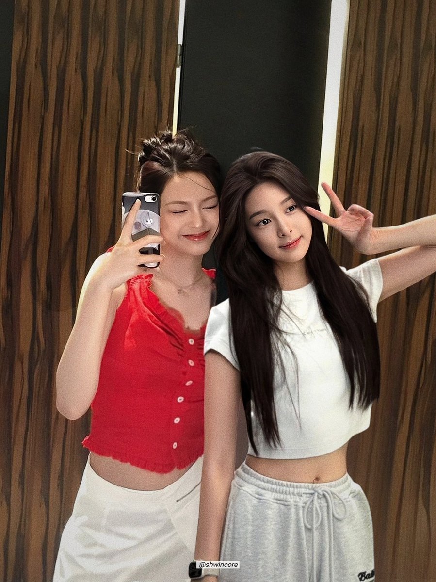 shwincore's tweet image. nadine &amp;amp; gressi 🤏