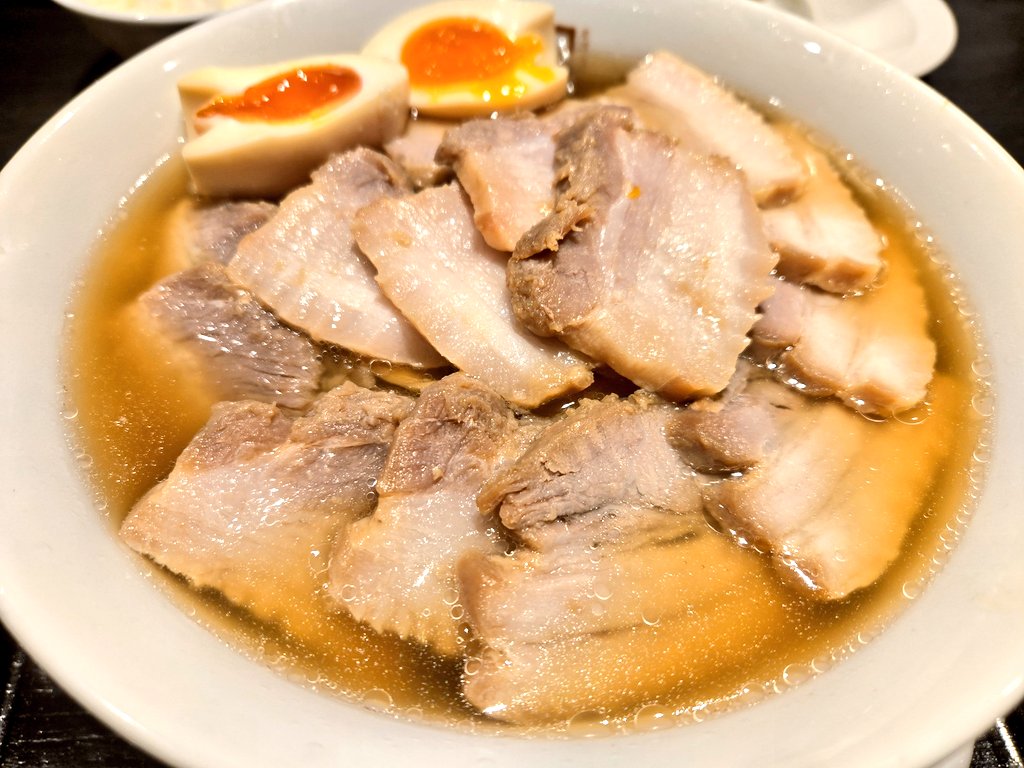 hirobo_o's tweet photo. 仕事始め
今日の昼ごはん
喜多方ラーメン坂内
焼豚ラーメン味玉Tp+餃子半ライス
なんか…😟
ごちそうさま https://t.co/4Ybc0Hyr6L