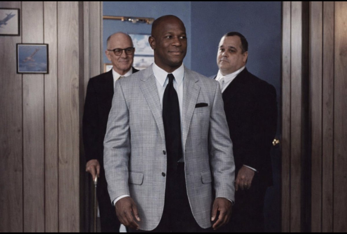 JetLifeStadium's tweet image. Raheem Morris walking in to Arthur Blanks office after finishing the season strong #nfl #AtlantaFalcons #nflsunday #raheemmorris #arthurblank