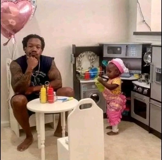 Mr_Husky1's tweet image. "So I tried to support another Black Owned Business for lunch today. It’s called Ava’s Kitchen and just opened end of April. It’s a very clean establishment, but whew let me tell you about this owner.
First off, I asked why there are balloons on my chair, and it’s not my…