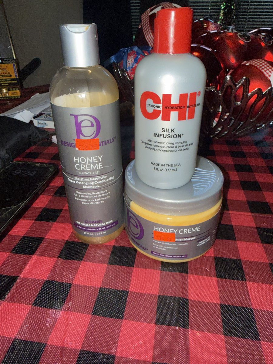 LOVE_MS_WHITE_'s tweet photo. My new go to 
I’m normally cheap when it comes to my hair products, but no more!!! I she’ll treat my hair with the love it deserves with this here.. I’m going to do a video soon to show why I love it so much 🤗🤗 https://t.co/2HtgHr0iwG