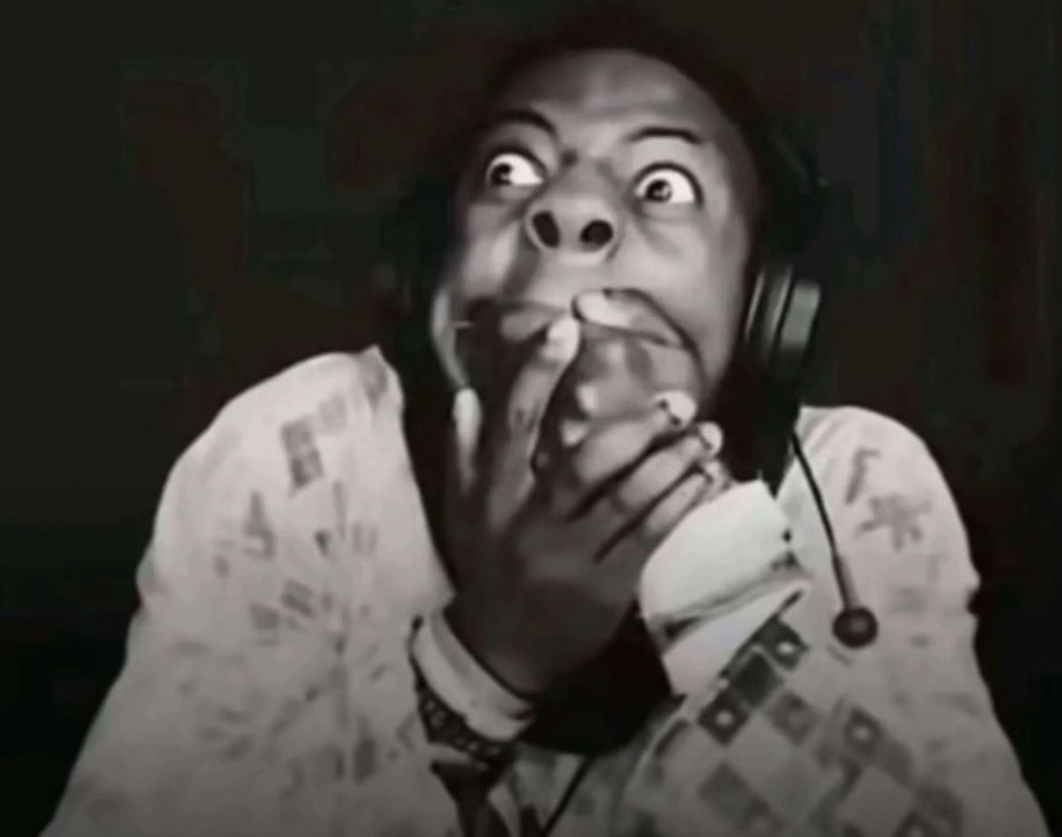 Oofigator tweet media