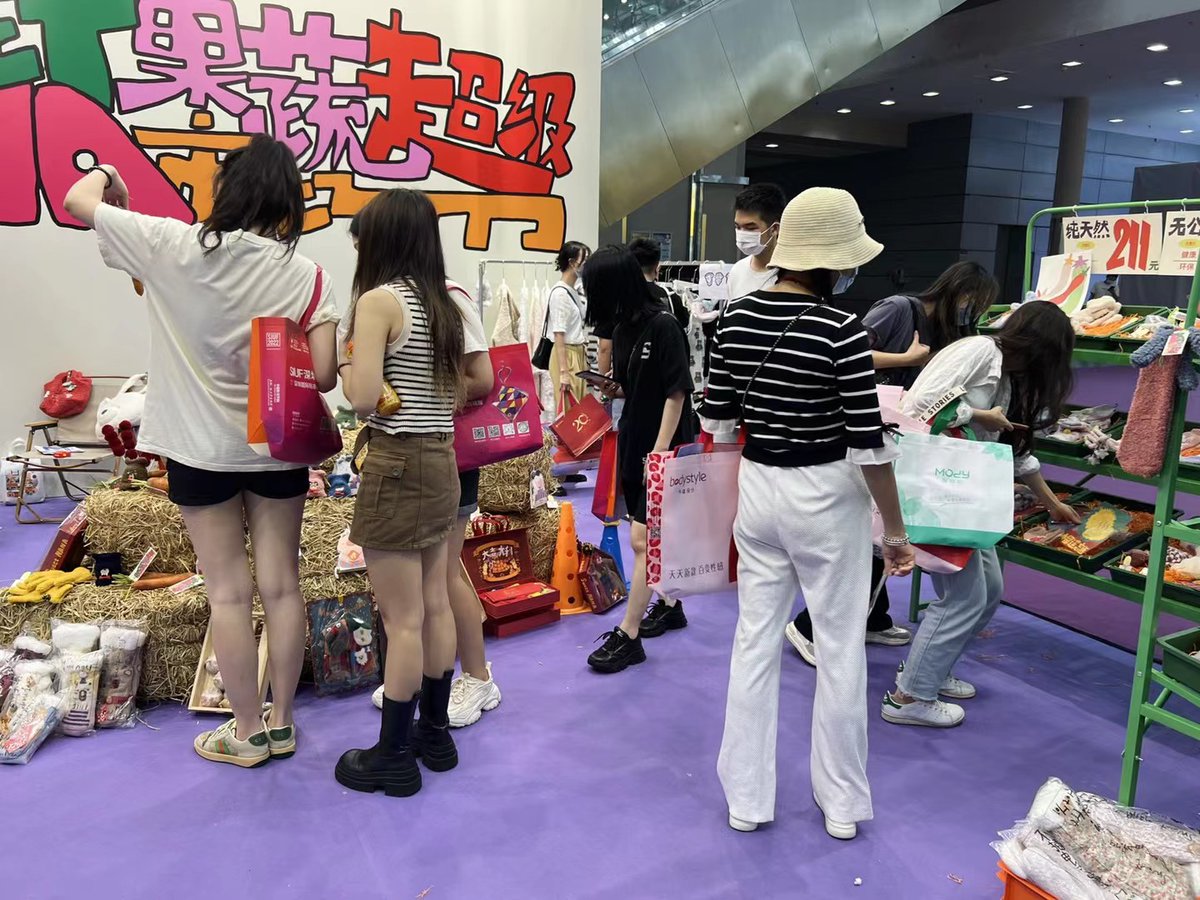 Sweetnana_home's tweet image. 🧦🥬 Socks, but make them fresh.
Sweetnana Market — turning socks into everyday happiness.
#Sweetnana #CreativeSocks #PlayfulDesign #InspiredByLife