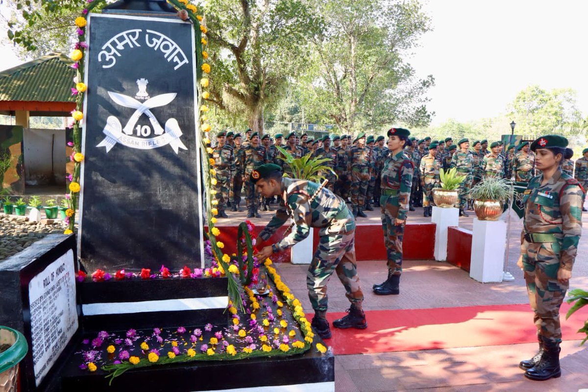 official_dgar's tweet photo. ASSAM RIFLES PAYS TRIBUTE TO WAR HERO AT JAIRAMPUR, ARUNACHAL PRADESH
#AssamRifles organised a solemn Wreath Laying Ceremony at Jairampur, Arunachal Pradesh on 04 January 2026 to honour the supreme sacrifice of Lnk Ganesh Bahadur Rai, Shaurya Chakra (Posthumous), who laid down his life in the line of duty on 04 January 1975 at Kabza village, Mokokchung District in Nagaland. Assam Rifles personnel also visited the families of the fallen Braveheart, expressing gratitude and solidarity.

#SaluteToMartyrs #HonourTheFallen #RememberingOurHeroes #MartyrsOfIndia #ForeverInOurHearts #TributeToBravehearts #AssamRiflesMartyrs #HeroesNeverDie #LestWeForget 

@HMOIndia @adgpi @PIBHomeAffairs