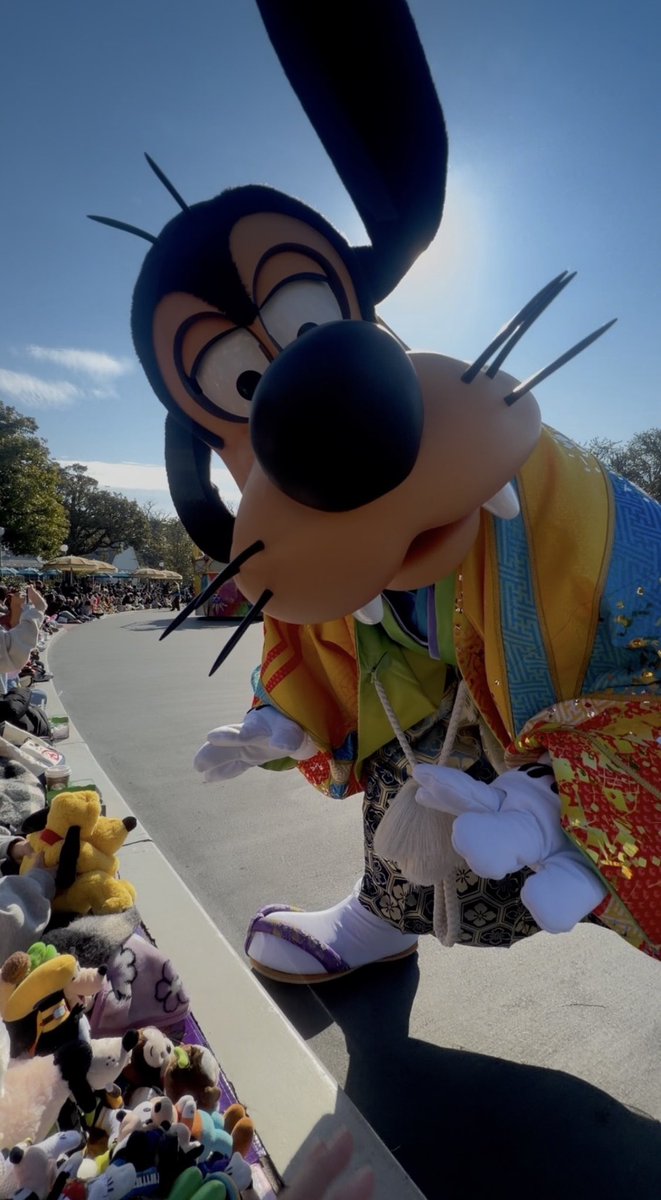 オタクのグッズに驚くグ          \⁉️/