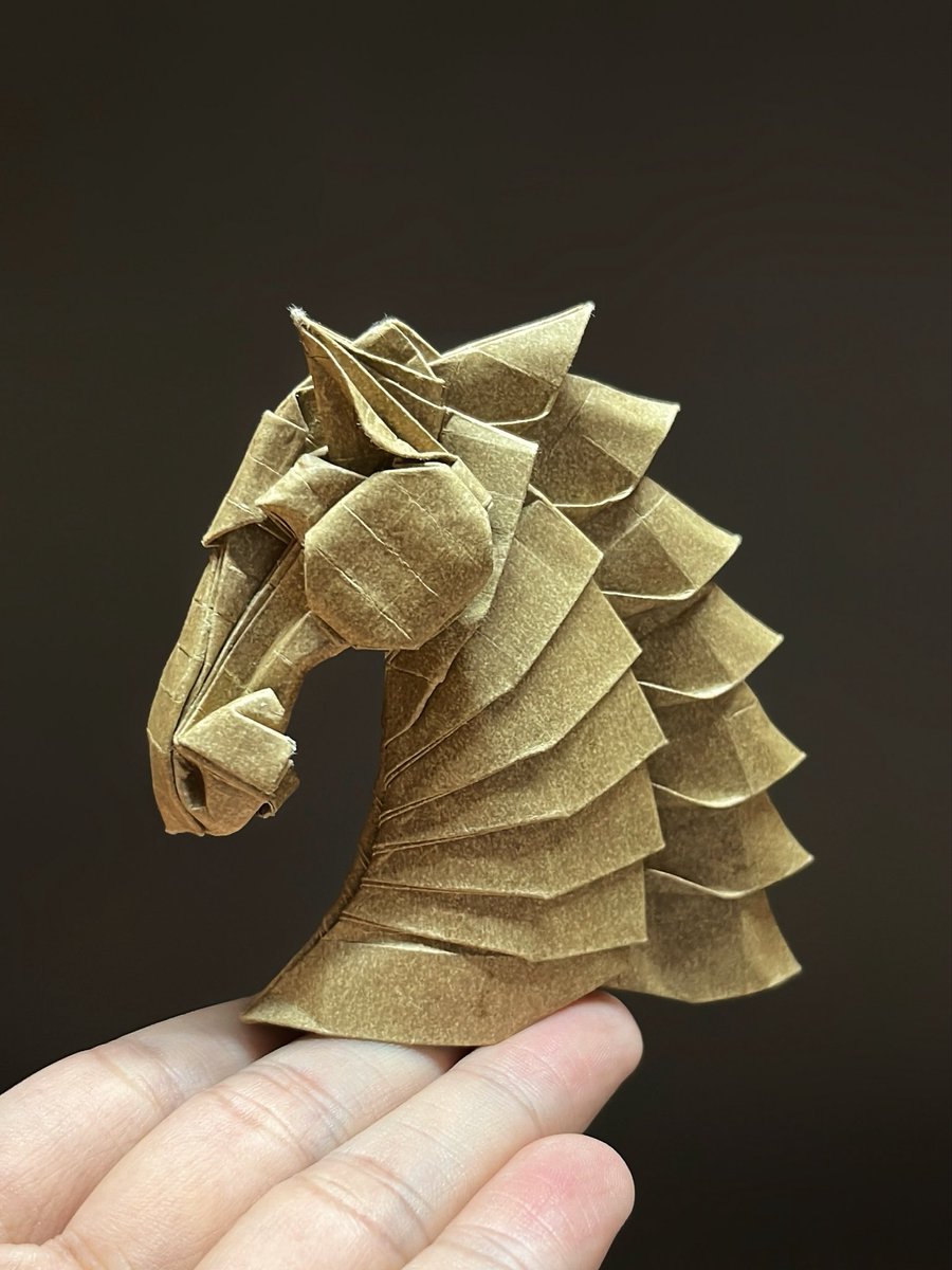 元宝赠的Eric Joisel 设计的折纸马首，真的太酷啦！！随手一拍原图直出！！#Origami #horse