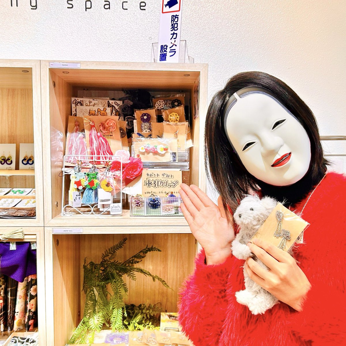 shinkaikanojyo's tweet photo. 私の友人がワークピア磐田さんのはじまりBOXでアクセサリー販売をしています♪
【アクセサリーショップSAISAI】
https://t.co/idEqd3qnnc

とっても可愛くて、デザインの中に物語や意味がある作品🌌💫和風なところも好き🗻❣️

ぜひ見に行ってみてくださいね😊
私もさっそくゲットしてきました🐺🎵 https://t.co/qL9U90Mu7P