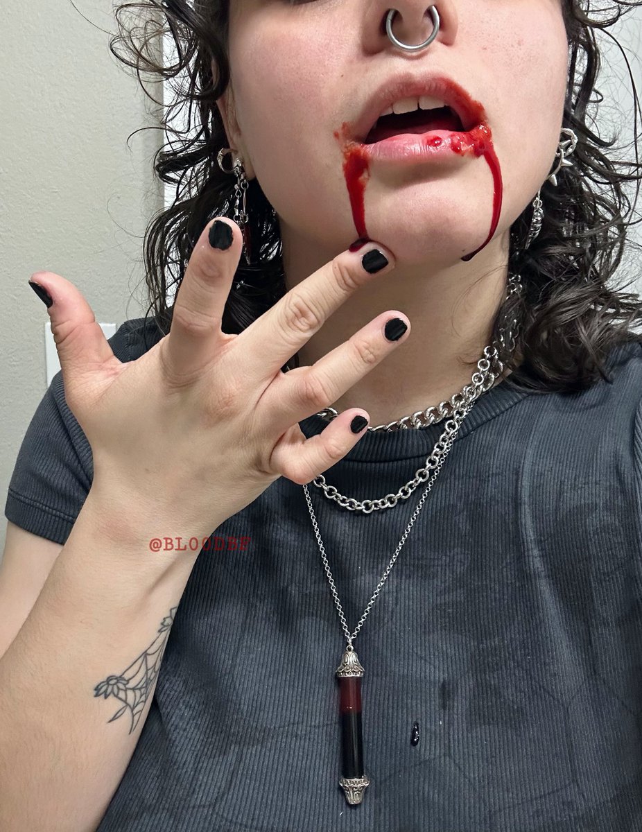 Dani🩸Vampire bf (He/They) tweet media