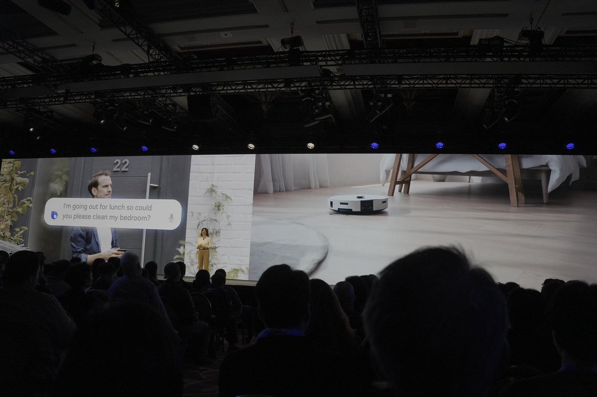 音声から部屋を理解して出かけている間に掃除