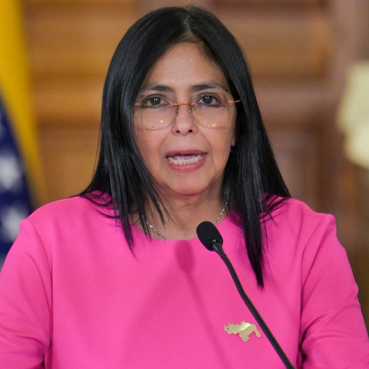 gisbert_ruben's tweet image. Para los que todavía no se han enterado de qué va la pelicula...

EEUU quiere expulsar a China de Venezuela y controlar todos sus recursos estratégicos y energéticos.

¿De estos cuatro sujetos quién controla el Estado Venezolano? ¿Quién dirige el ejército, la policía y la…