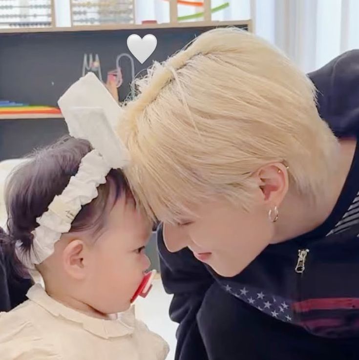 Nalune8tz's tweet photo. Au #woosan : Após a chegada de Yuna, San e Woo veem o casamento ruir entre trabalho, cansaço e silêncios. Entre brigas em grupos de Wt, reconciliações inesperadas e uma família caótica que nunca sabe ficar quieta, eles precisam decidir se ainda vale a pena lutar pelo amor https://t.co/T2XpQTpTgl