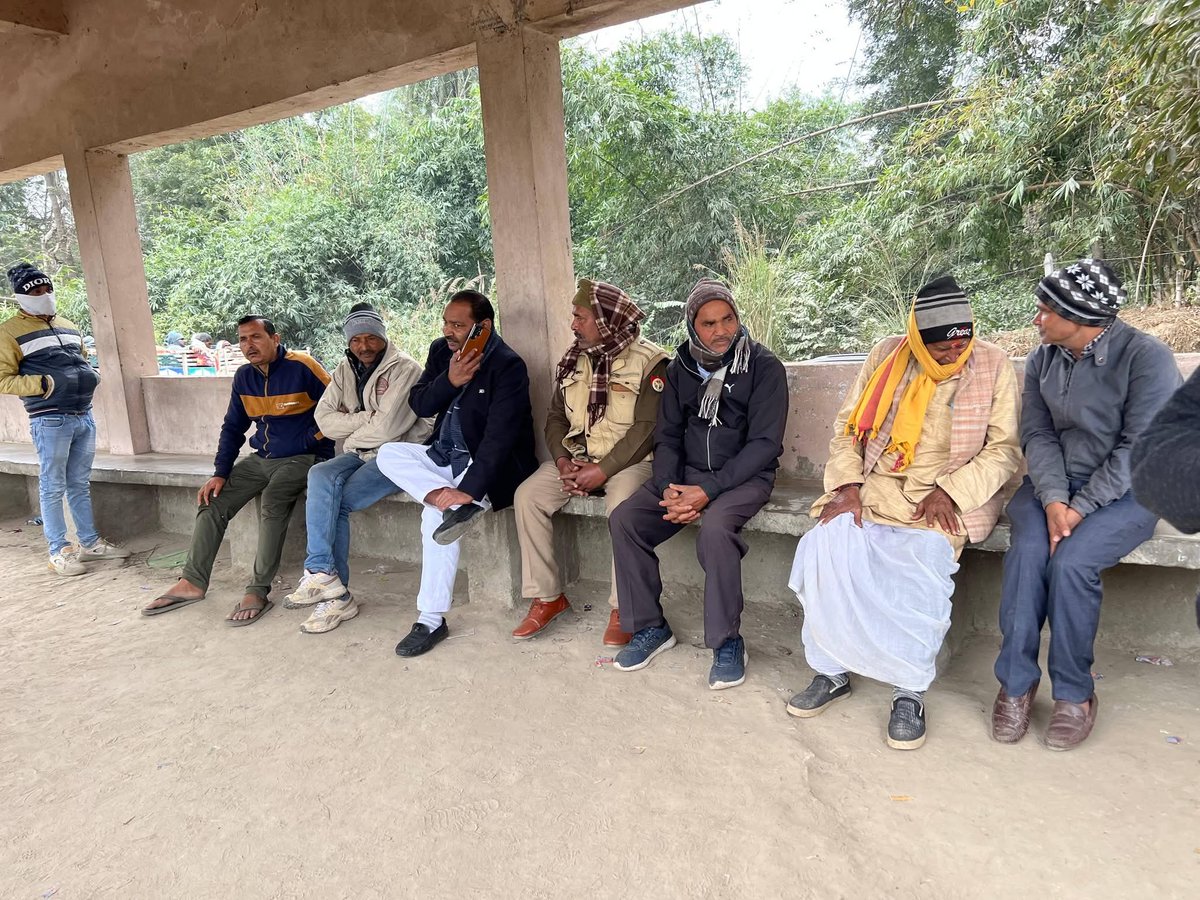 JitendraVarmaSP's tweet photo. लम्भुआ परिवार-मेरा परिवार-:
 *नारायणपुर श्री पंकज वर्मा के पिताजी का निधन हो जाने पर घाट पर जाकर अंतिम संस्कार में शामिल हूआ
*रतनपुर श्री केदार प्रजापति की पत्नी की मृत्यु हो जाने पर  घाट पर जाकर अंतिम संस्कार में शामिल हुआ
#190_विधानसभा_लम्भुआ_क्षेत्र 
@yadavakhilesh @samajwadiparty