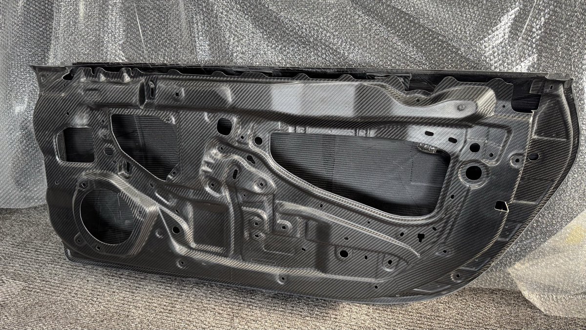 ドライカーボンドア第一号‼️ GR86(ZN8)/BRZ(ZD8)用 重量は約3.5kgの激