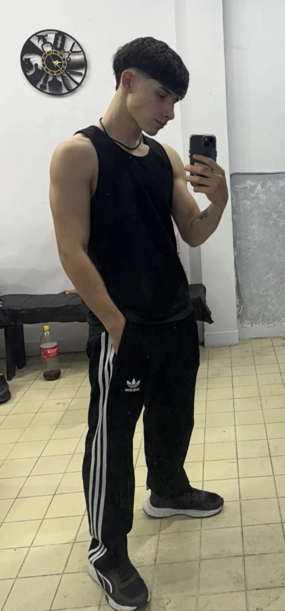 mochibaby199's tweet photo. Enzo jovencito muy caliente y picante #heteroengañado #caliente #hot https://t.co/jUG10bmM5K