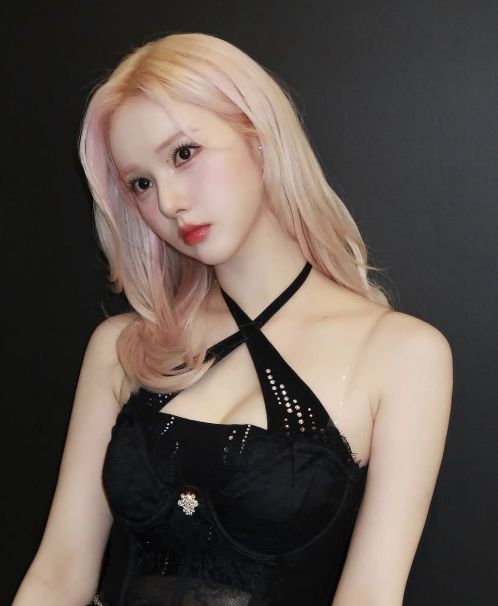 luvheb's tweet image. 아무래도 비비지 한터 투표 해야겠지