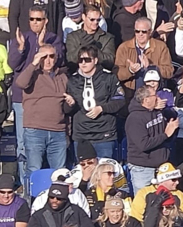 Yo, literalmente sufriendo cada que mis muchachos le juegan a los Ravens.