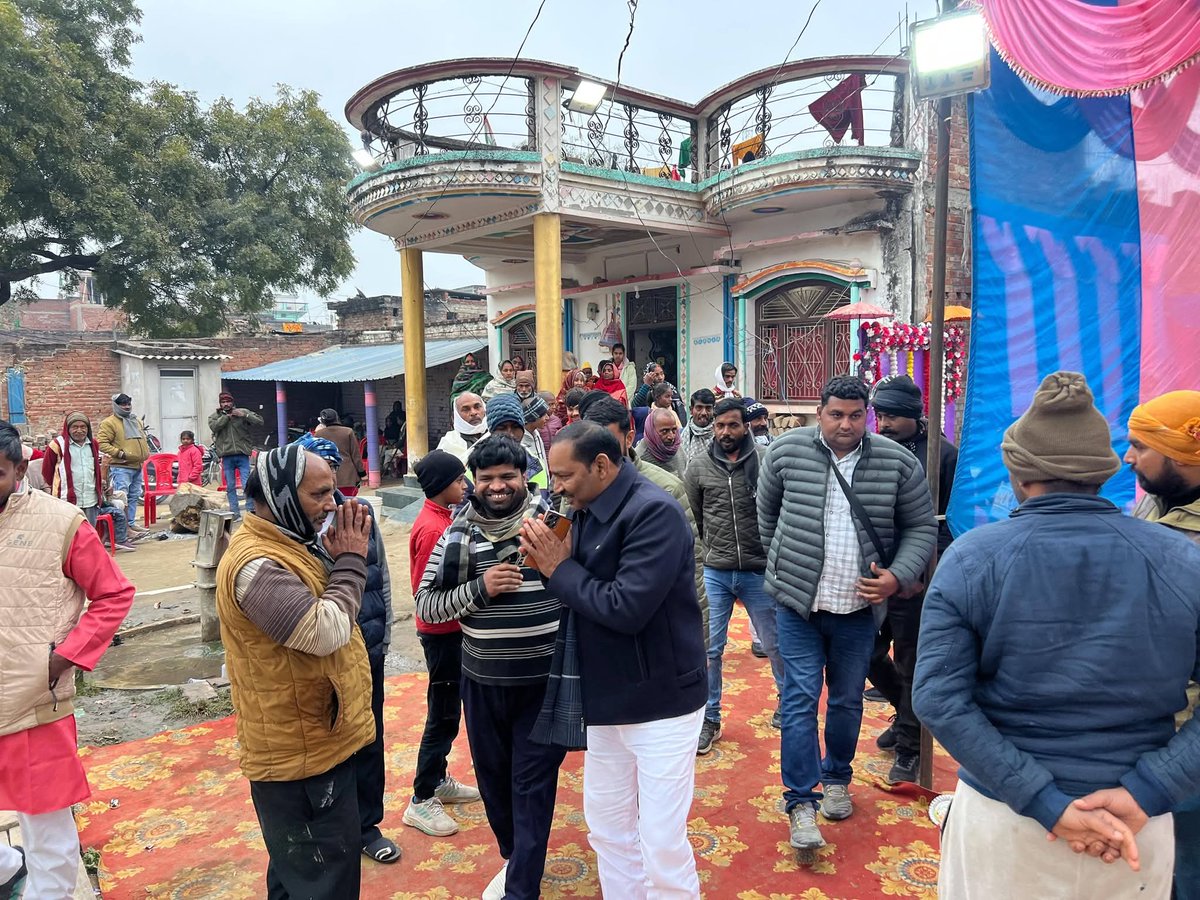 JitendraVarmaSP's tweet photo. लंभुआ मार्केट श्री अशोक शर्मा जी के यहां
तेरवी कार्यक्रम  में शामिल हुआ। https://t.co/AHw624XTfD