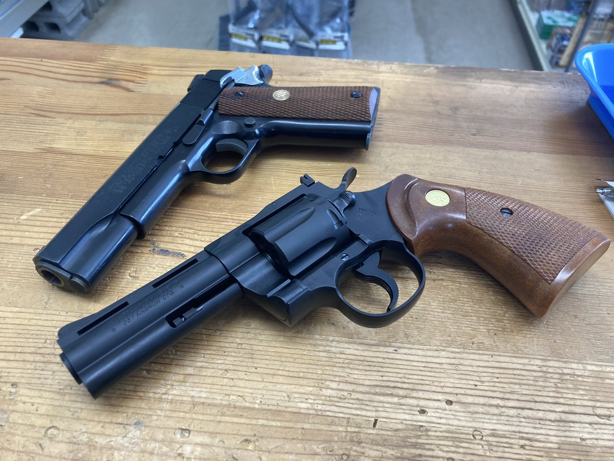 開いております！

雪ですね。
ちょっと寒いな。

本日は20時まで居ります。
ご来店お待ちしてます〜