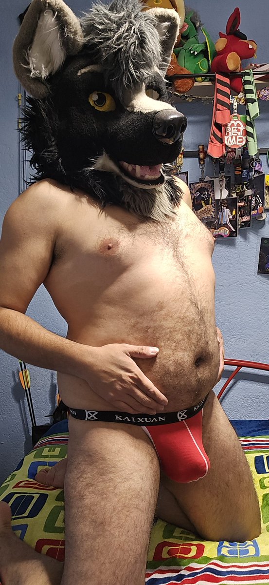 Feliz año nuevo a todos 
Empezando con ropita nueva ;3
Quien me ayuda a estrenarla ??🍆🍑