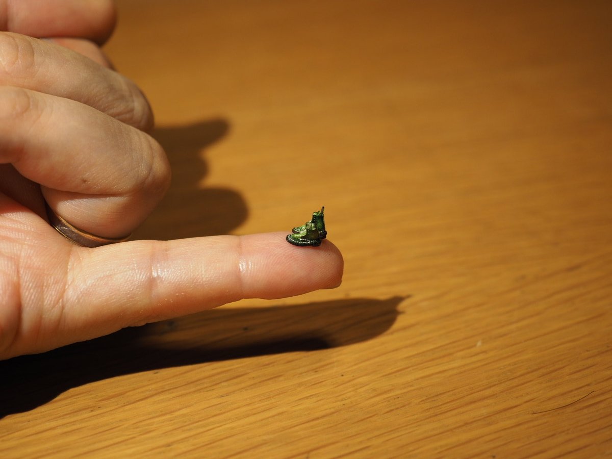 #我こそは変態だと思う作品を晒そうぜ
長さ6mmくらいの本革製ブーツ。
手縫いです(^^)