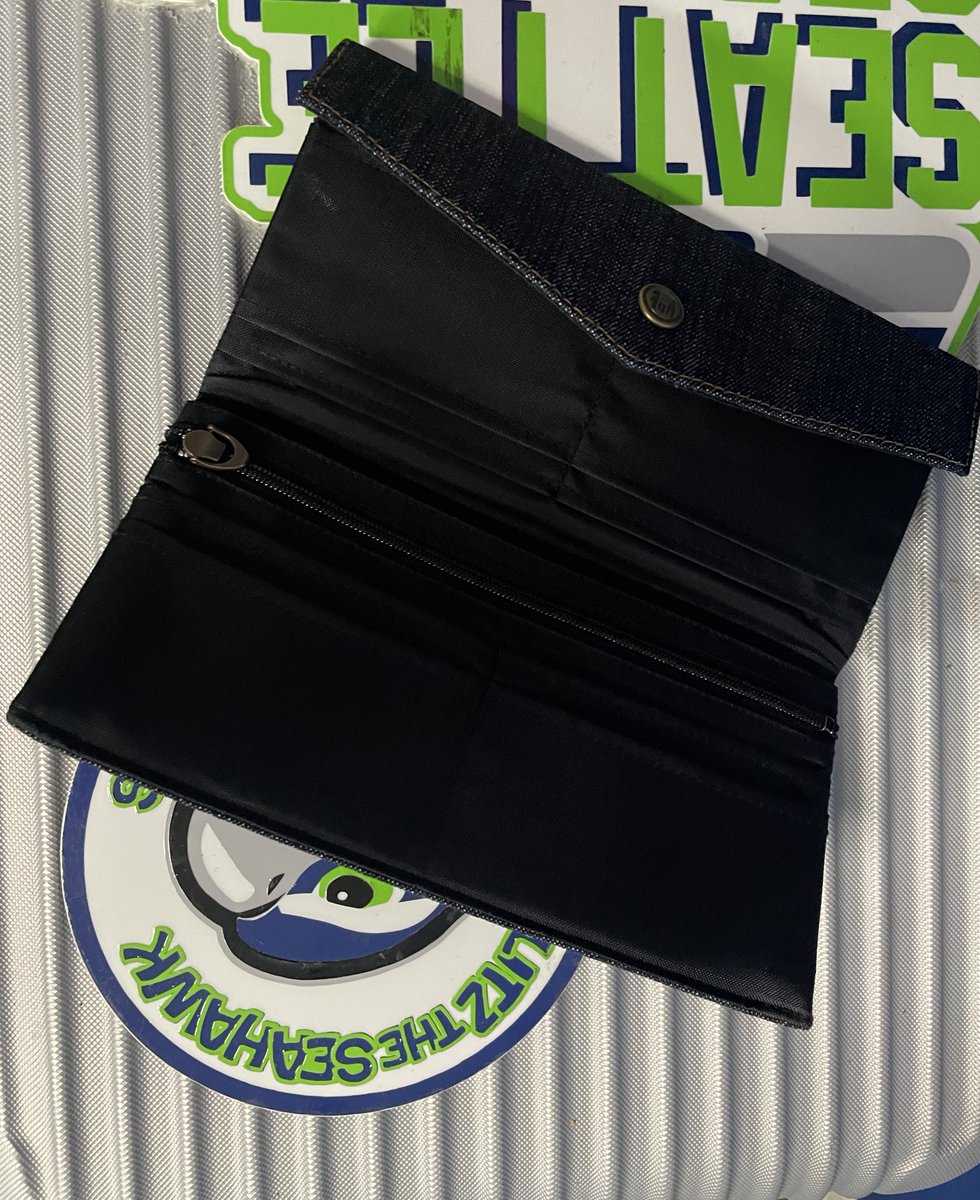 函館少年刑務所製「マル獄」シリーズ。 今使ってる財布がダメになって