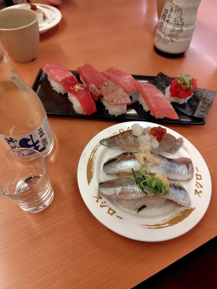 sw_backsider's tweet photo. 地元の神社にお詣り。
その流れでお昼ご飯。

年末→年明け→また年末みたいだったので、もう一度年明けに戻す。

家族で行くにはちょうどいい。 https://t.co/RMRF5S9QQk