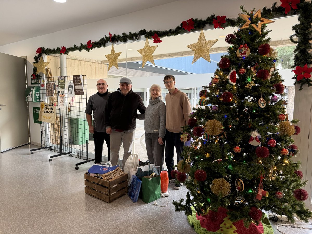 🎁 Ja hem entregat la magnífica panera de productes dels comerços del barri al guanyador de la Lluemeneta 2025… enhorabona, Evaristo! 🥳

🤝 Durant els propers dies farem entrega dels diners recaptats

Gràcies a tots els comerços i a totes les persones que ho heu fet possible ✨