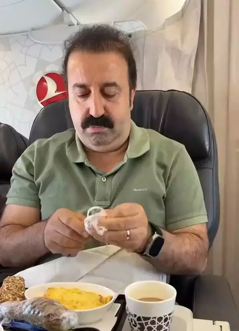 Hiç kimse yine yanılmamış…Televizyon programlarından çıkıp bir anda restoran açarak nasıl 20-30 şubeye ulaşılabiliyor? Bir kanatçının veya şırdancının nasıl bu kadar kısa sürede devasa bir şube ağı kurabildiğini hiç sorguluyor muyuz? Tabii ki hayır…Bu insanların özellikle