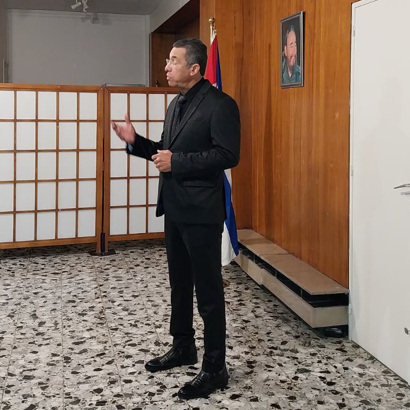 EmbaCubaFrancia's tweet image. 🖤Auj. @EmbaCubaFrancia  a rendu un hommage émouvant aux 32 combattants cubains tombés lors de l'attaque criminelle des USA au #Venezuela

Nous partageons la profonde douleur des familles- compagnons et exprimons nos plus sincères condoléances en cette heure triste de la Patrie🇨🇺