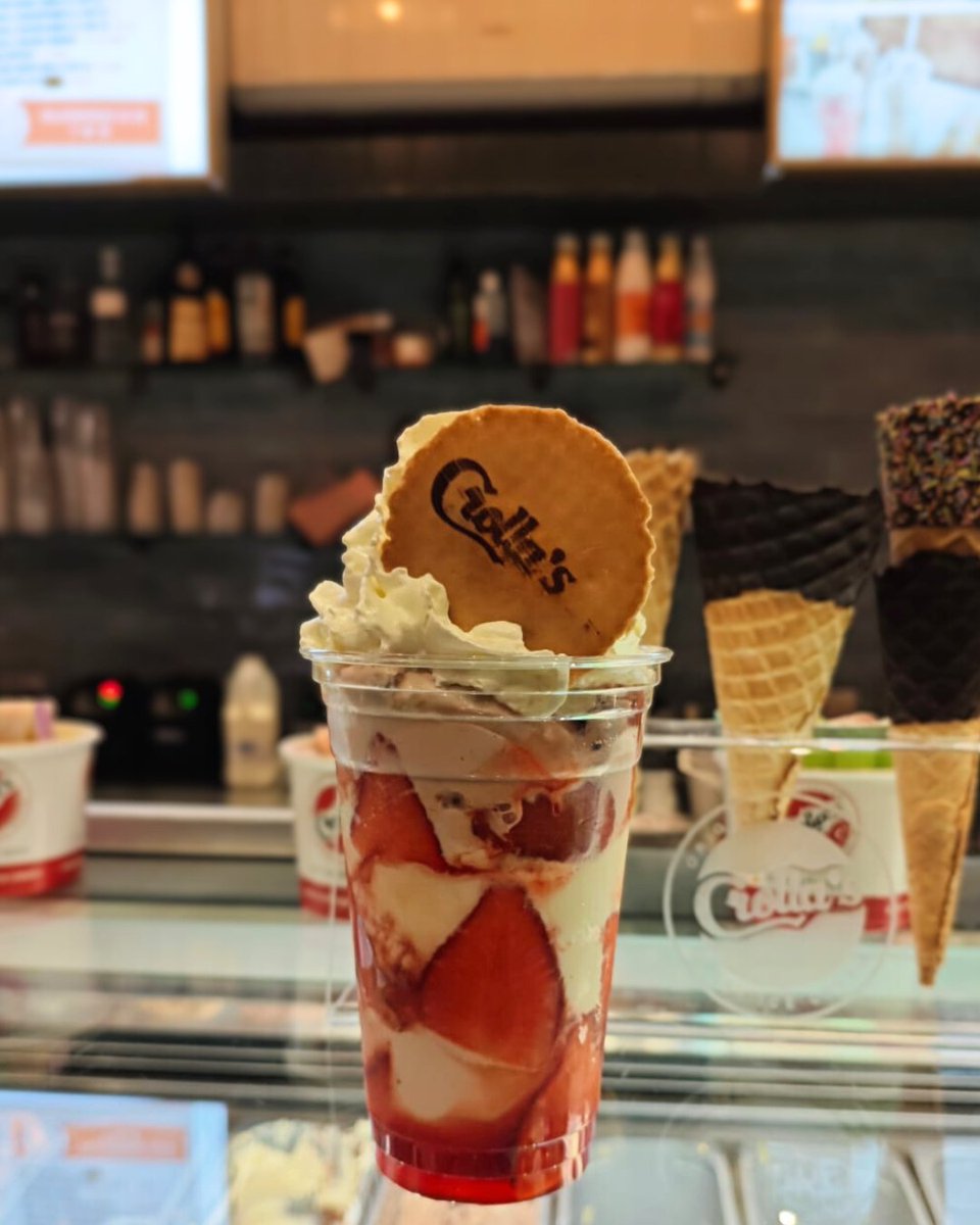 Go on, add the cream! ☁️🍦 

It’s National Whipped Cream Day, and we’re celebrating with extra-large swirls on everything. Waffles, sundaes, or coffee - how are you topping yours today? 😋

#Crollas #TreatYourself #WhippedCream #SweetTreats