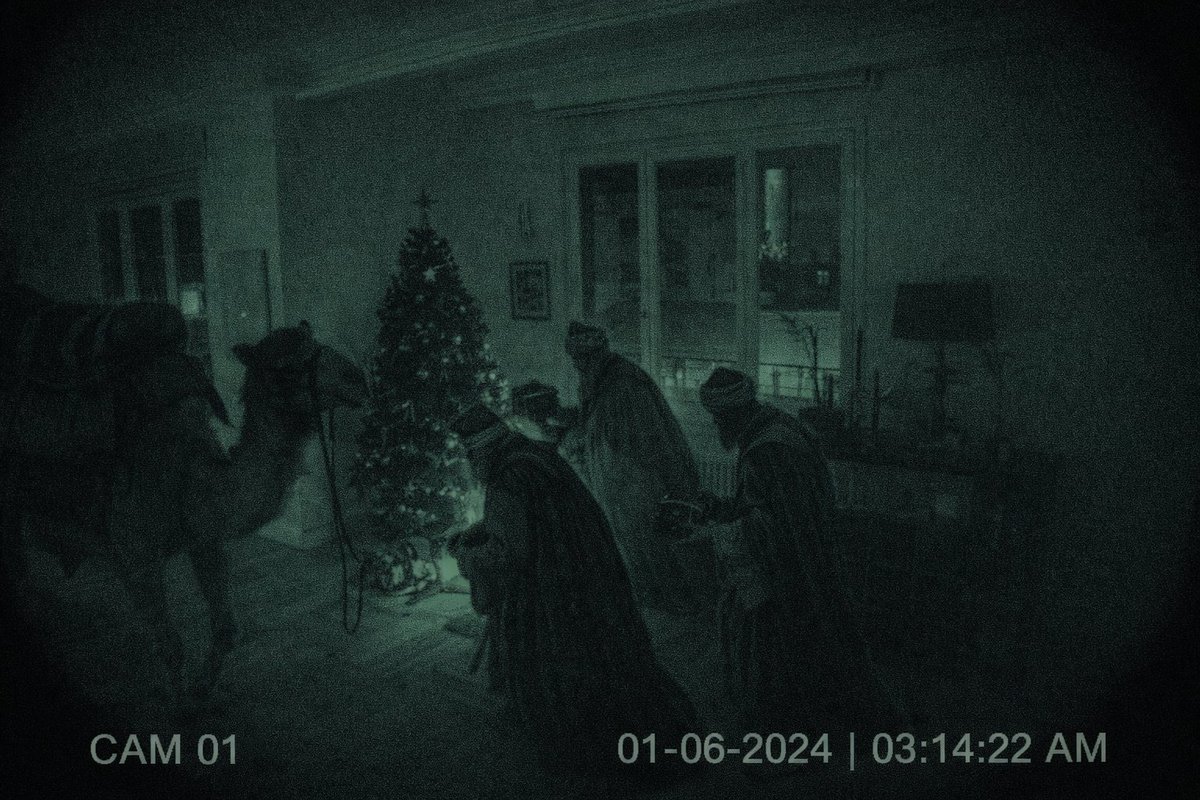 Para los padres de esta red: nunca ha sido tan fácil que los Reyes Magos pasen por vuestra casa ✨

Foto de mi casa -> Foto de mi casa con los Reyes (con <a href="/GeminiApp/">G3mini</a> y <a href="/ChatGPTapp/">ChatGPT</a>). Dejo el prompt abajo👇