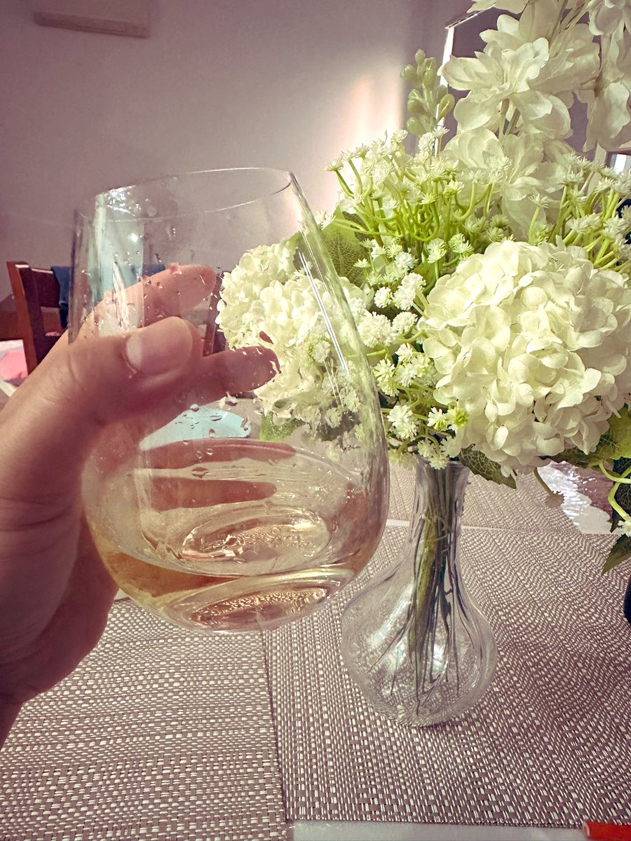 luckychrm12's tweet photo. Day off = wine night 🥂 https://t.co/1cRdecBU6S