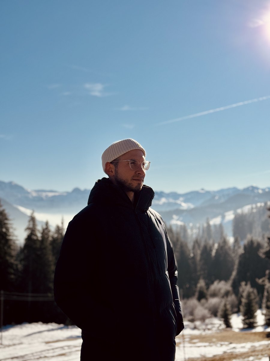 2025 Highlights:
✅ Webflow projects all over the world
✅ 6 new clients through: Google, LinkedIn, ChatGPT, Contra
✅ Supported 8 existing clients
✅ Played around 15 rounds of golf
✅ Improved my handicap from 52 to 34
✅ Gained 10kg thanks to targeted nutrition
Cheers 🥃