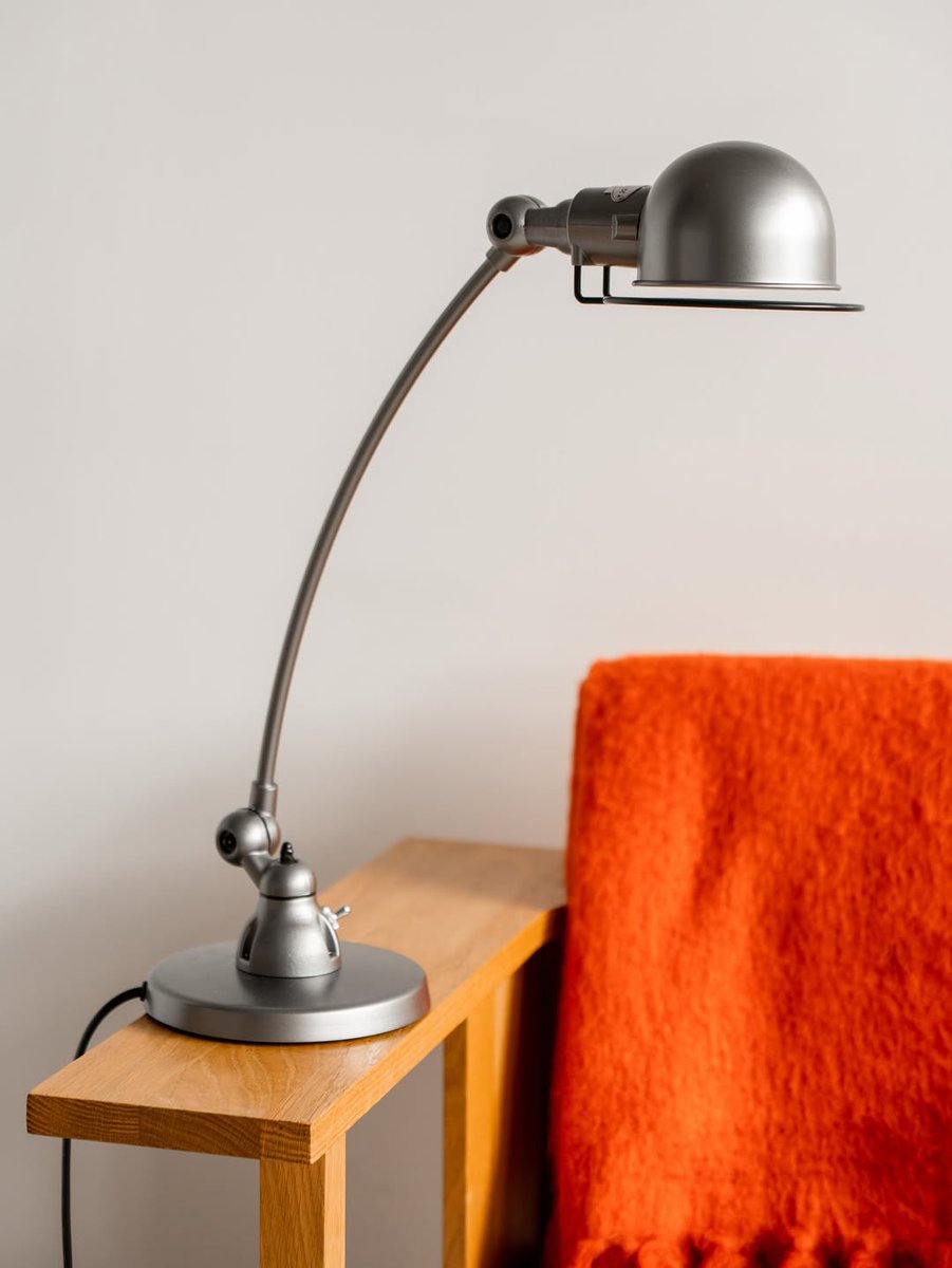 Lumitop_com's tweet image. 💡 Jieldé Signal SIC400, l’authenticité du design industriel 🇫🇷
Bras courbe, réflecteur pivotant, finitions au choix : une lampe iconique fabriquée à la main près de Lyon.
📍 Disponible sur Lumitop.com
#Jielde #LampeIndustrielle #DesignFrançais #Lumitop