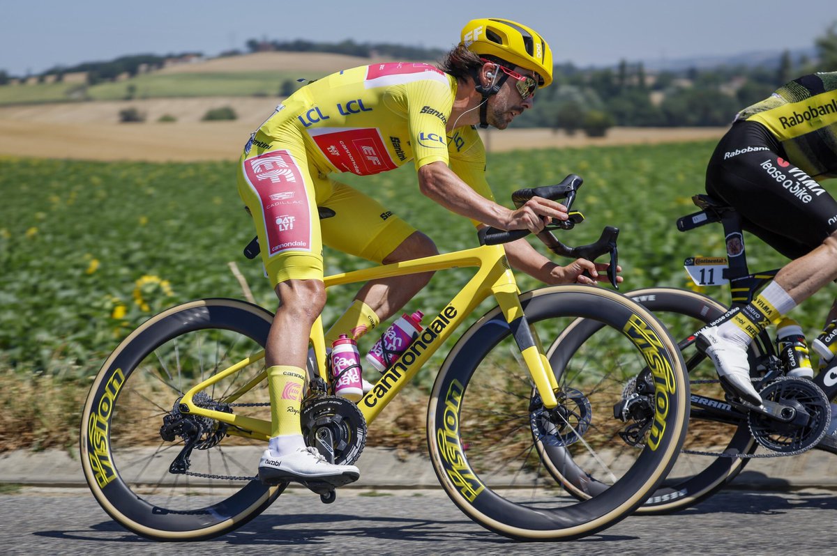 Domestique___'s tweet image. 🇮🇪 Ben Healy on increased speeds in peloton

“The bikes are night and day different almost… and the way that we’re racing now. Look at UAE, they just set up their train and one by one, the riders pull the race along at maximum speed possible. That makes a big difference.”

📰…