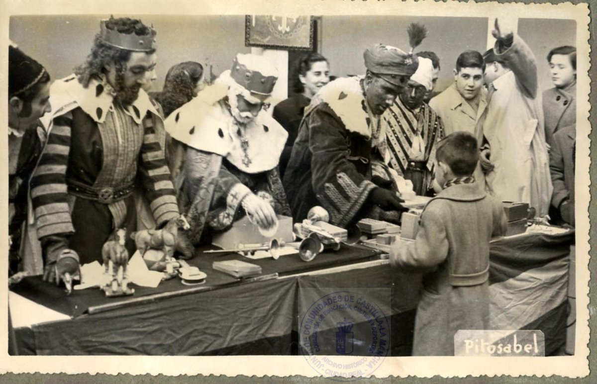 ¿Conoces el Archivo de la Imagen de Castilla-La Mancha? 

Un repositorio digital con más de 25.000 fotografías que cuidan, preservan y difunden nuestro patrimonio.

Os dejamos algunas imágenes de la noche más mágica del año ✨ 

👉 cultura.castillalamancha.es/archivos/archi…