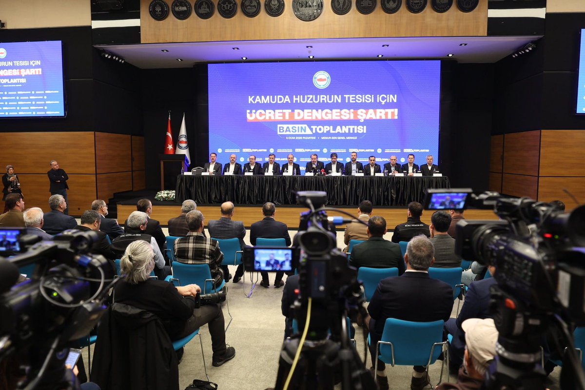 KAMUDA HUZURUN TESİSİ İÇİN
Ü C R E T  D E N G E S İ  Ş A R T !

Bugün gerçekleştirdiğimiz basın açıklamasıyla, mevcut tabloyu değerlendirdik ve "Kamuda Huzurun Tesisi İçin Ücret Dengesi Şart" diyerek çağrıda bulunduk.  

▪️ Kamudaki gelir adaletsizliği artık teknik bir sorun