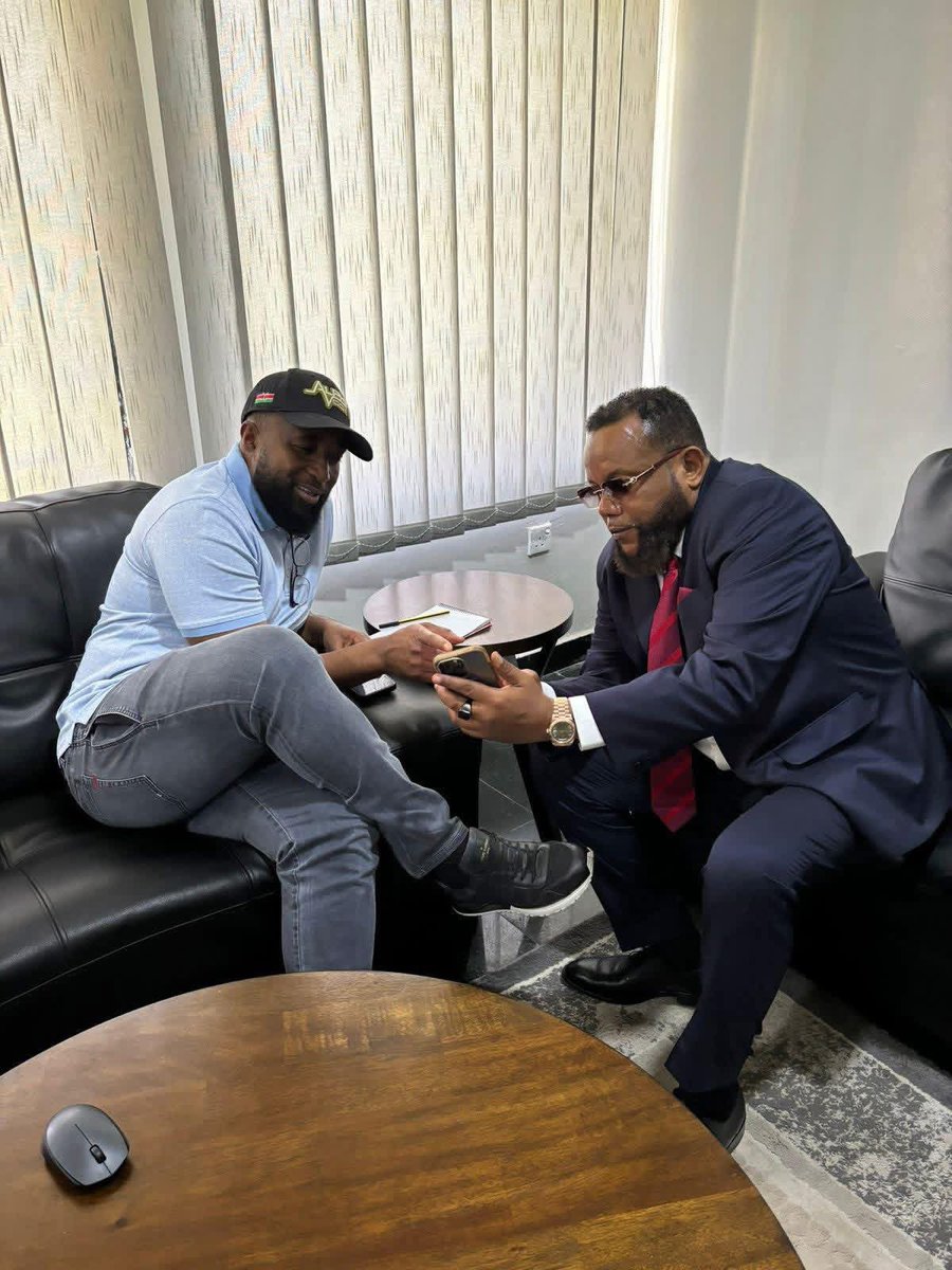 Dhee001_'s tweet image. Happy Birthday my big brother, Abubakar Ali Joho (AJ). I feel so incredibly blessed by Allah to have you as my guide.

My prayer for you is that your life remains a reflection of His Nur, &amp;amp; that your soul finds constant strength in Iman. You deserve to be honored, today &amp;amp; always