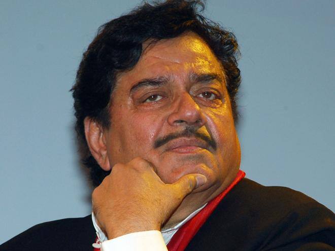 gemsofbabus_'s tweet photo. Once again, the question arises: why do actors enter politics when they cannot do the JOB?

Shatrughan Sinha is a long-time politician, yet the numbers speak for themselves. His attendance in the 18th Lok Sabha is just 61%.

In the 17th Lok Sabha, he did not participate in a single debate.

Politics isn’t a film set. If you can’t do the job, don’t take the seat. 🙏
