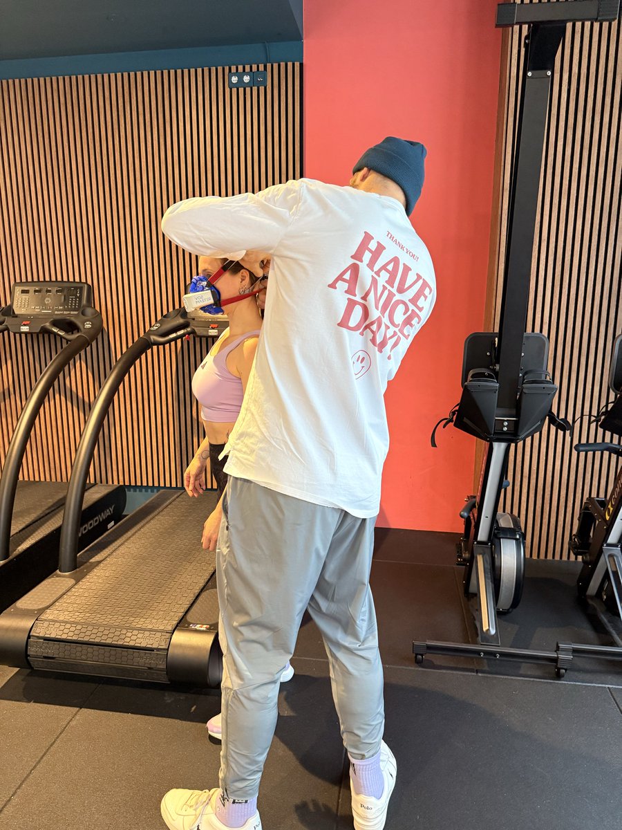 DGarcia7's tweet photo. Vo2max is regarded as the strongest predictor for longevity. The one thing that has reliables worked for me to get to top 5%is weekly 🇳🇴4x4: 4times 4min at 80/90% max heartrate followed by 3min easy. Try it out, quick and painful:). Test it @Holi_Labs with @DerHarting https://t.co/yj97zDgxDb