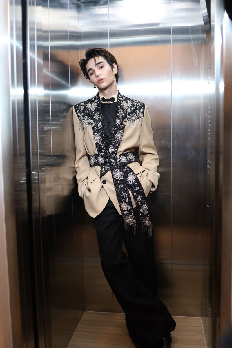 TrendyUpdate_th's tweet image. เจฟ ซาเตอร์ และ ฟรีน สโรชา แบรนด์แอมบาสเดอร์แห่ง Maison Valentino ปรากฏตัวในลุคจาก Valentino ในงานเฉลิมฉลองส่งท้ายปี 2026

🔗: facebook.com/share/p/1APoac…

#ValentinoCruise2026 #ValentinoGaravani #Rockstud #JeffSatur #srchafreen #Trendyupdates